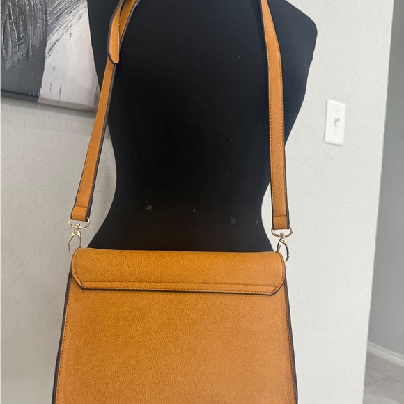 Elegant Tan Crossbody Bag - Picture 7 of 7